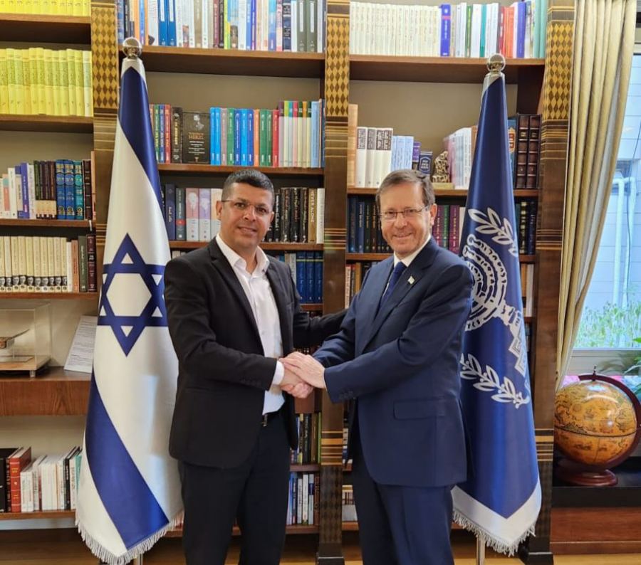 الهواشلة يلتقي هرتسوغ ويطرح أمامه اللمجتمع العربي والنقب